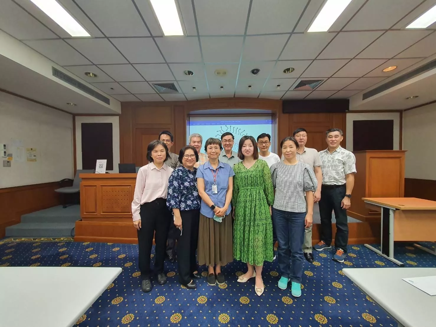 团队到泰国国王科技大学参观交流
