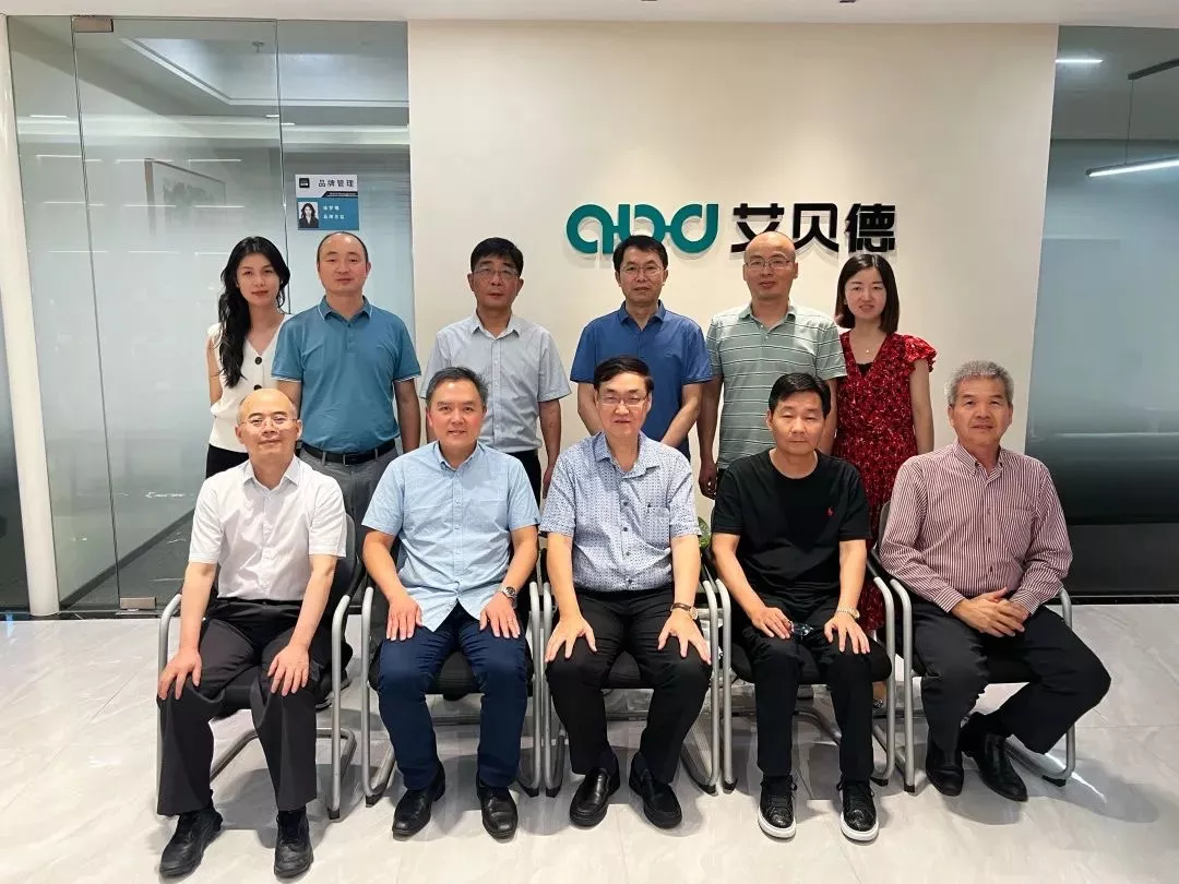 海外科学家及新加坡合作公司来研究院学术交流