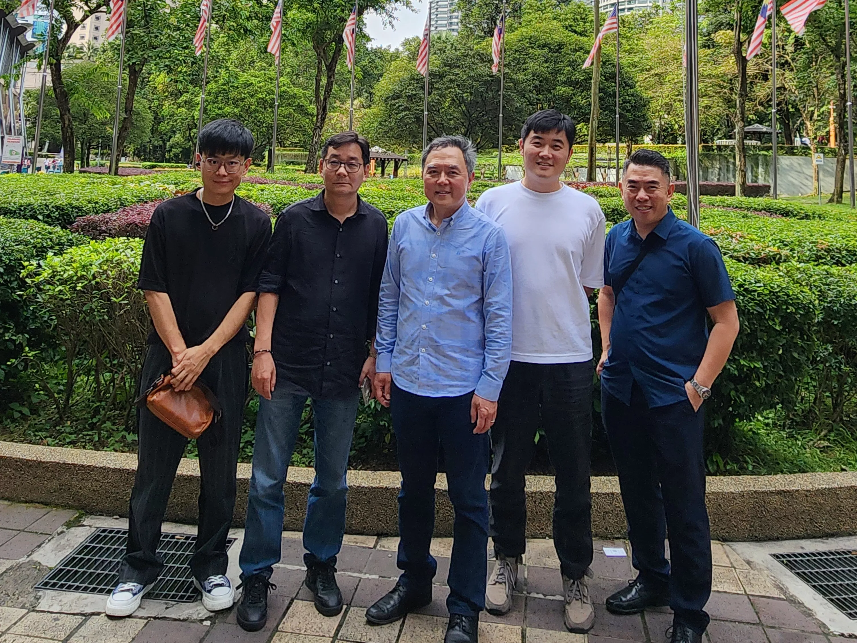 团队到马来西亚先进工厂学习交流